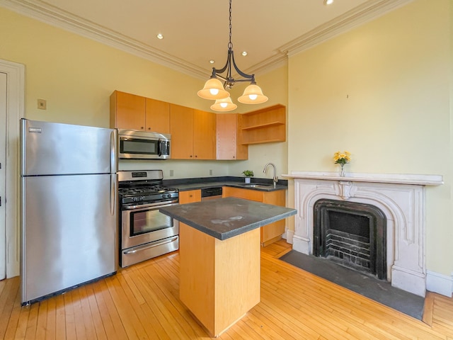 kitchen featuring sink, a center island, stainless steel appliances, and light hardwood / wood-style flooring