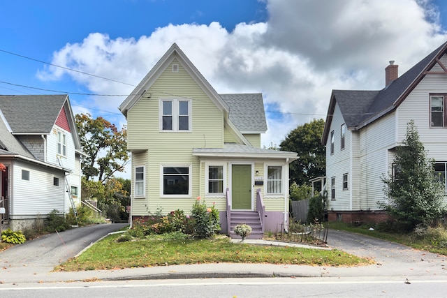 view of front of home