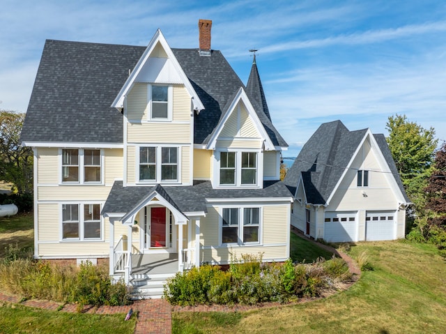 view of front of property with a front yard