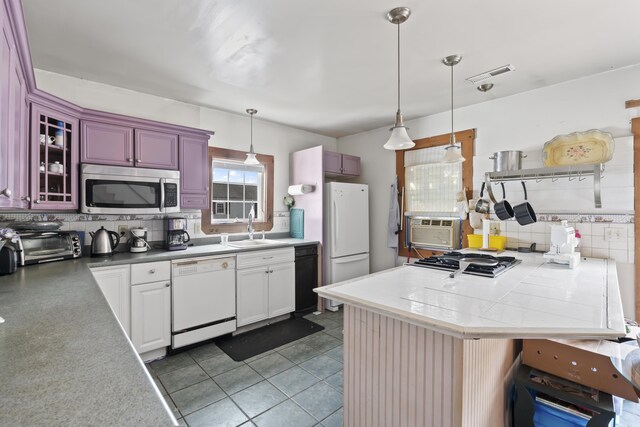 kitchen featuring decorative backsplash, sink, stainless steel appliances, and decorative light fixtures