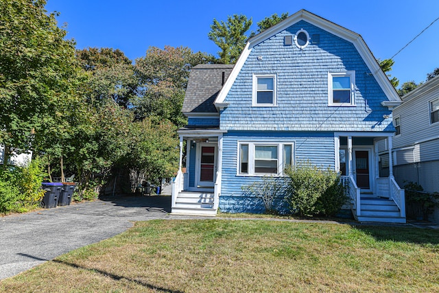 view of front of house with a front lawn