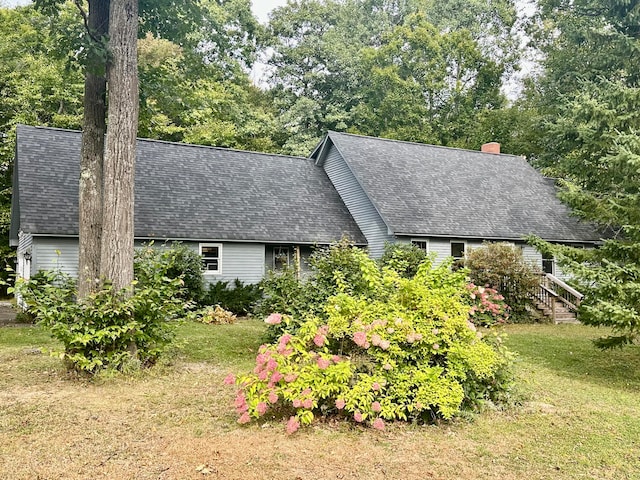 view of front of property with a front lawn