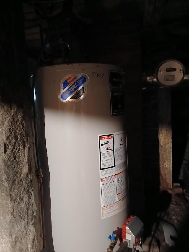1276 State Route 32, Bristol, ME 04564 - utility room with water heater