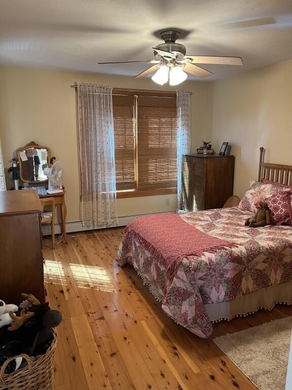 bedroom featuring light hardwood / wood-style floors and ceiling fan