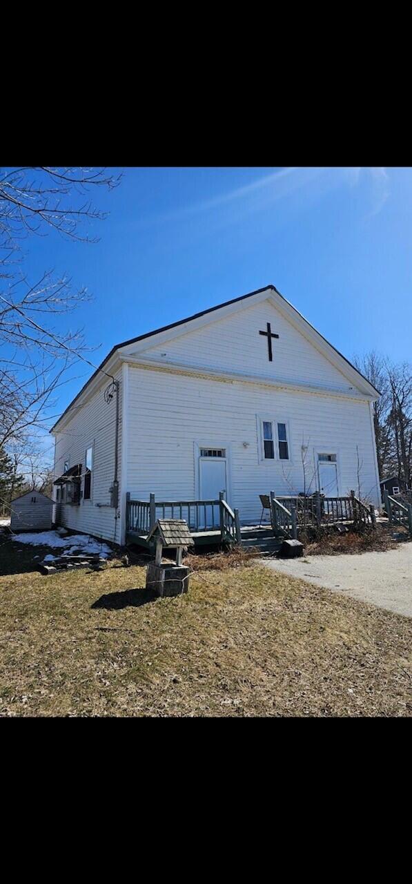 562 Ledge Hill Rd, Corinth, ME 04427 - view of side of home
