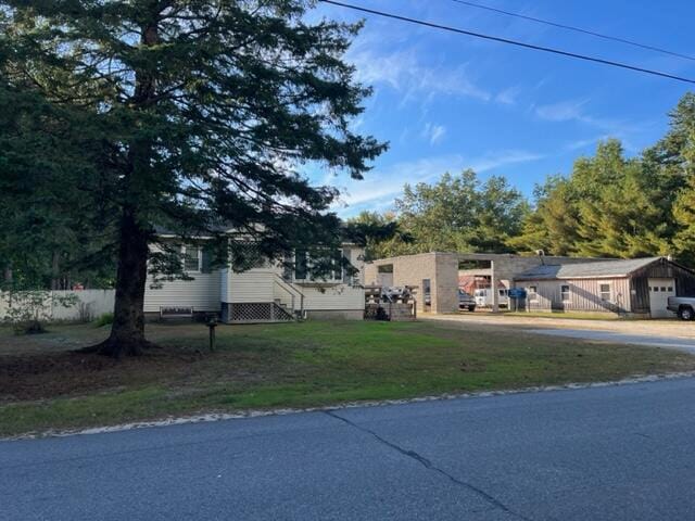 view of front of home with a front lawn