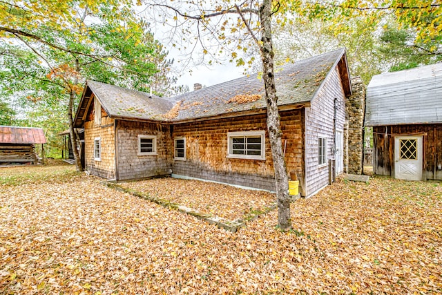 rear view of house with an outdoor structure