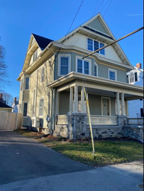 view of front of house featuring covered porch