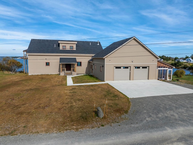 view of front of property featuring a front lawn and a garage