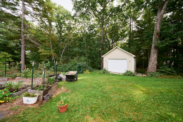 view of yard with an outdoor structure and a garage