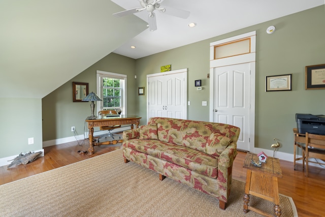 living area featuring lofted ceiling, light wood-style flooring, baseboards, and recessed lighting