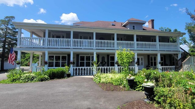 view of front of house with a balcony