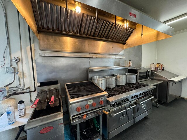 kitchen featuring vaulted ceiling