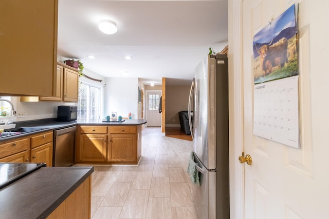 kitchen with sink, stainless steel appliances, and kitchen peninsula