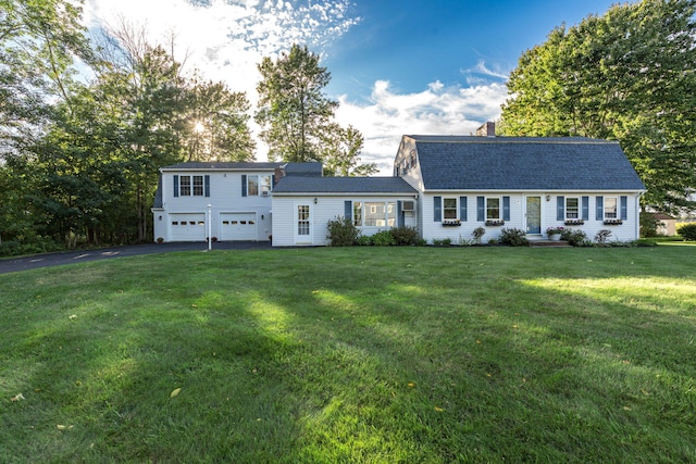 view of front of house featuring a front yard and a garage