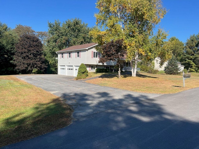 view of front of home featuring a front yard and a garage