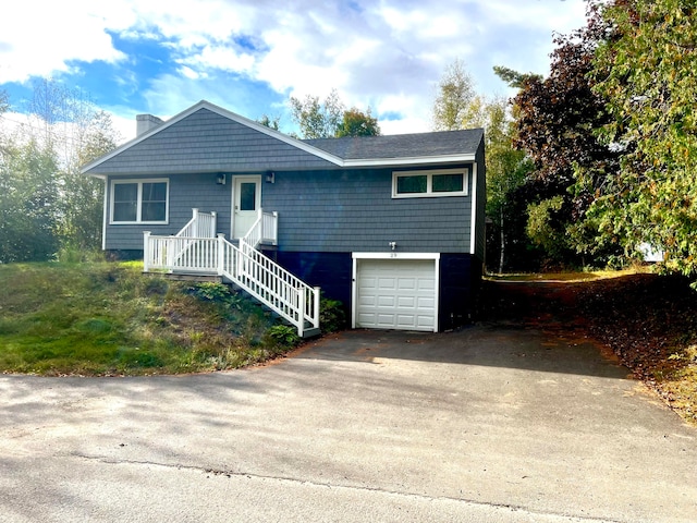 view of front facade featuring a garage