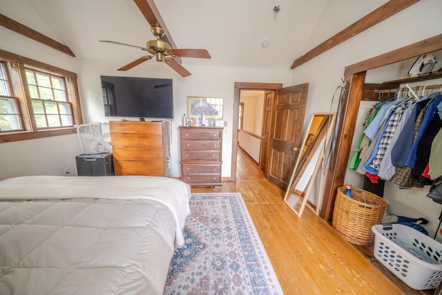 bedroom featuring vaulted ceiling, light hardwood / wood-style flooring, a closet, and ceiling fan