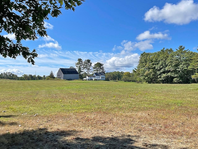 view of yard featuring a rural view