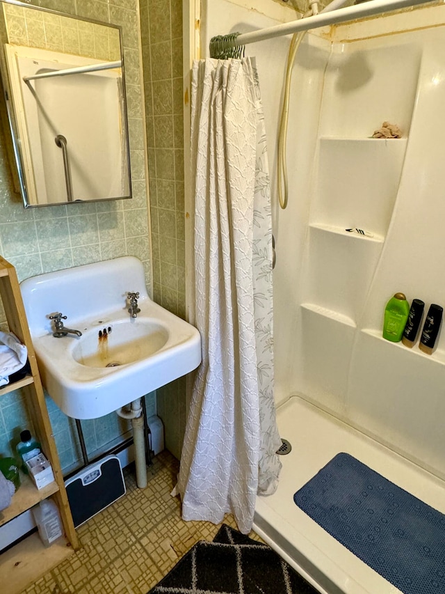 bathroom featuring decorative backsplash, tile walls, and a shower with shower curtain