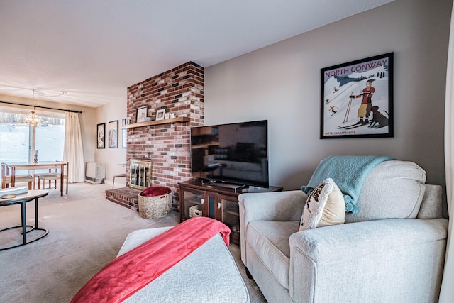 living room featuring carpet floors, an inviting chandelier, and a fireplace