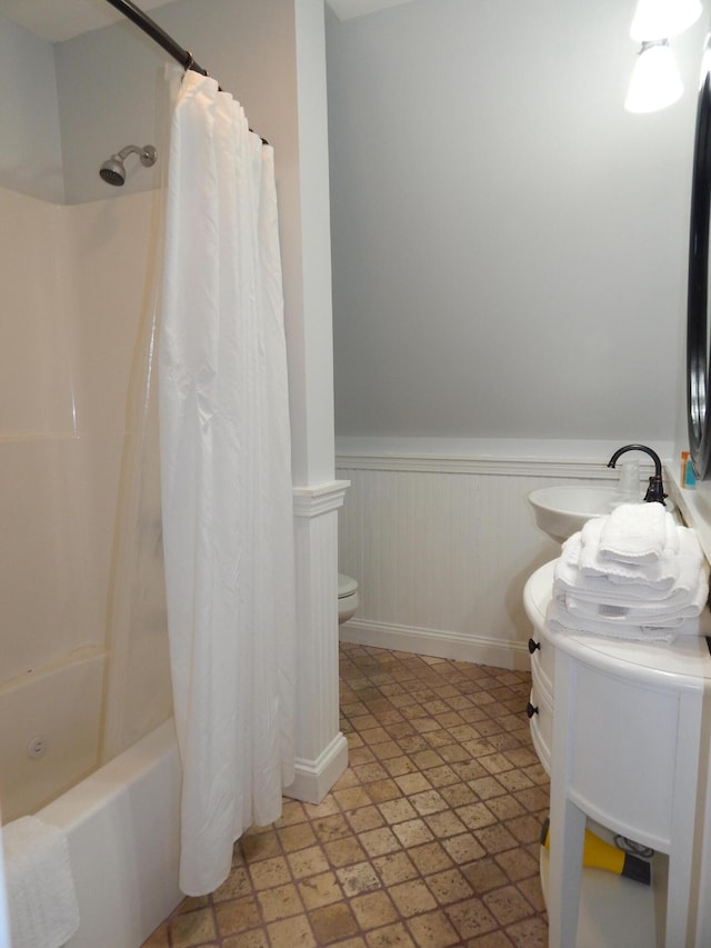 full bathroom with toilet, shower / bath combo with shower curtain, and sink