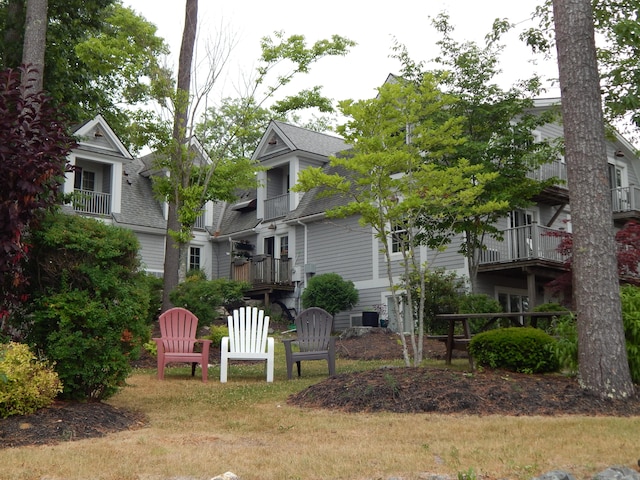 exterior space featuring a balcony