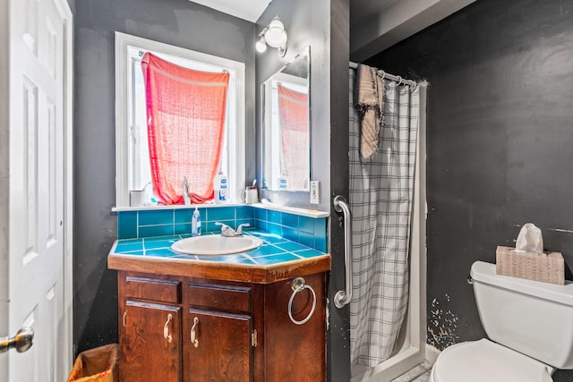 bathroom featuring a shower with curtain, vanity, and toilet