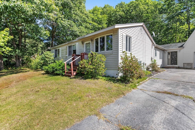 view of front of house with a front lawn