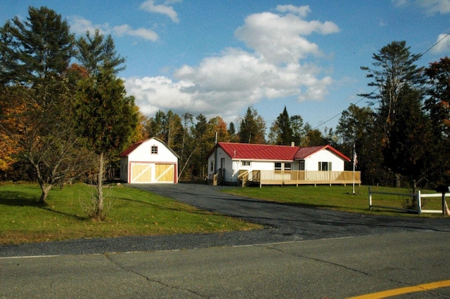 view of front facade featuring a front yard and an outbuilding