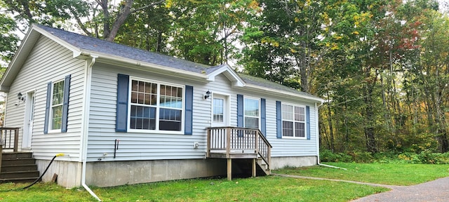 view of front of property with a front yard