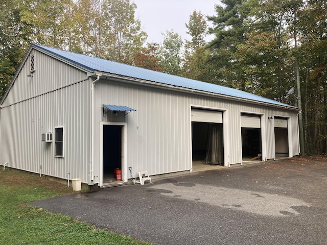 view of detached garage