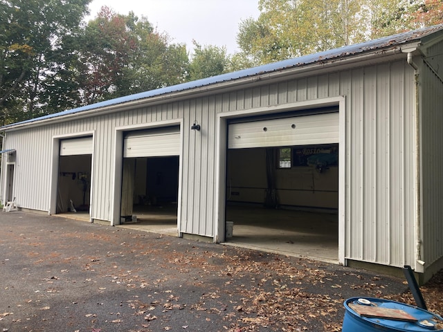 view of detached garage