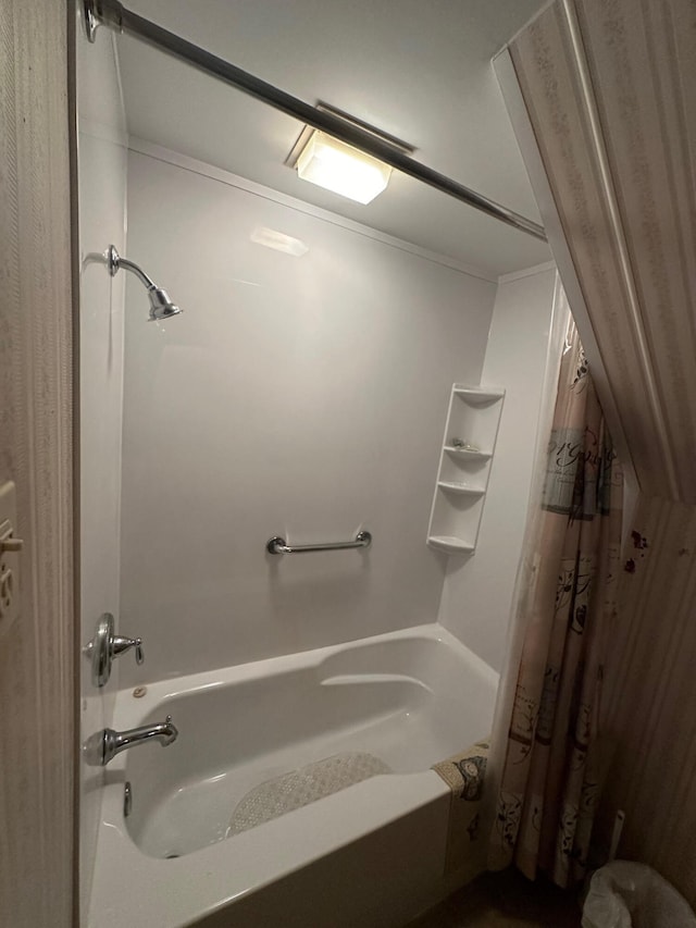 bathroom featuring shower / bath combo