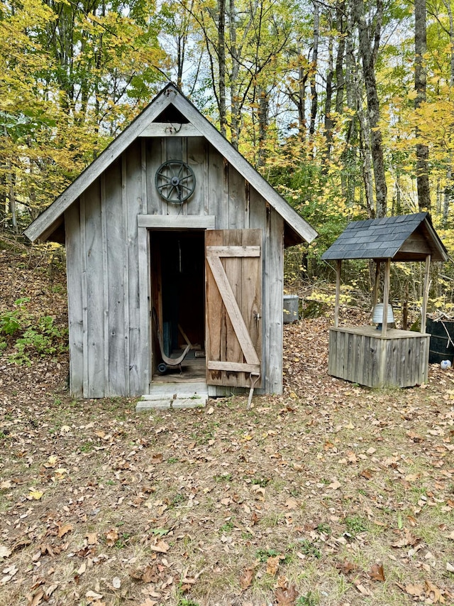 view of outbuilding