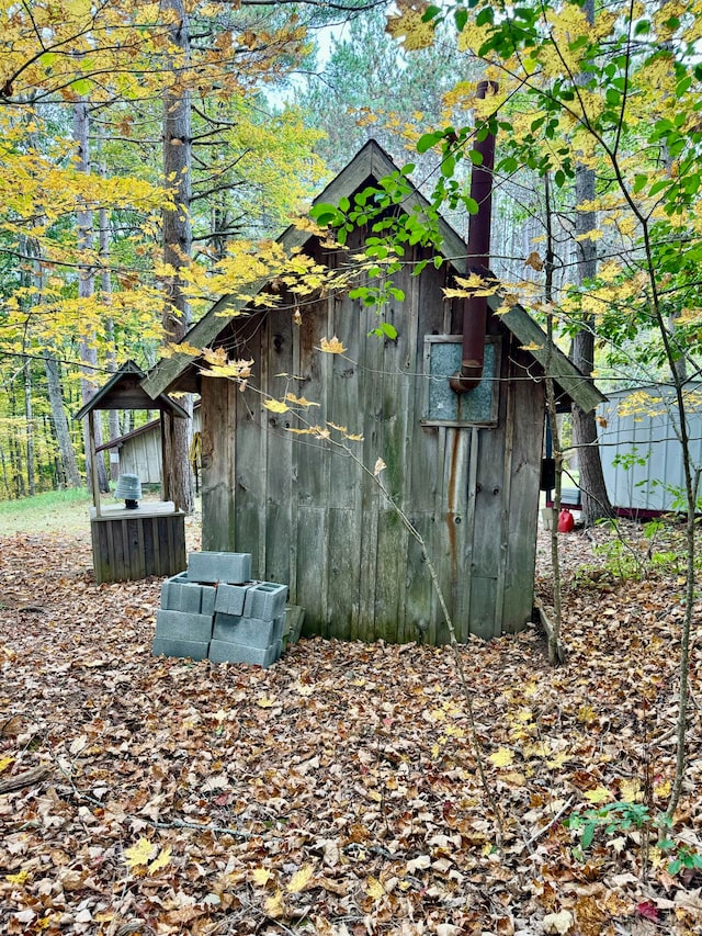 view of outbuilding