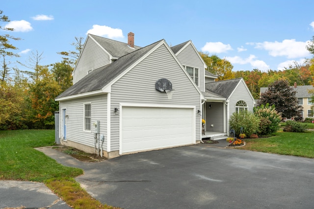 view of front of home featuring a front lawn