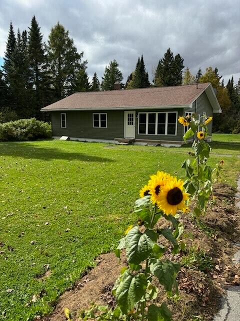 ranch-style house with a front yard