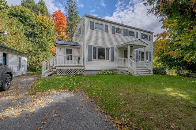 view of front of home featuring a front yard