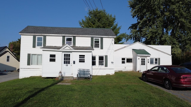 view of front of house featuring a front lawn