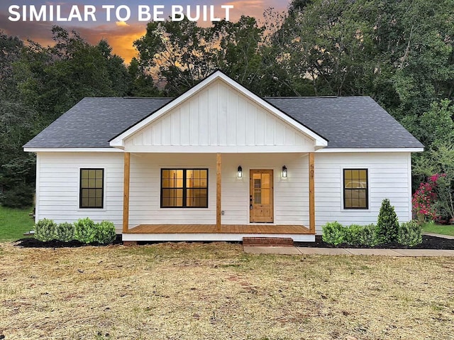 view of front facade featuring a lawn and a porch