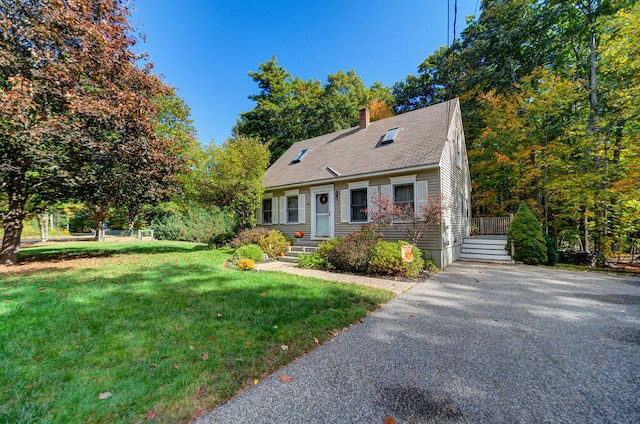 view of front of property with a front yard