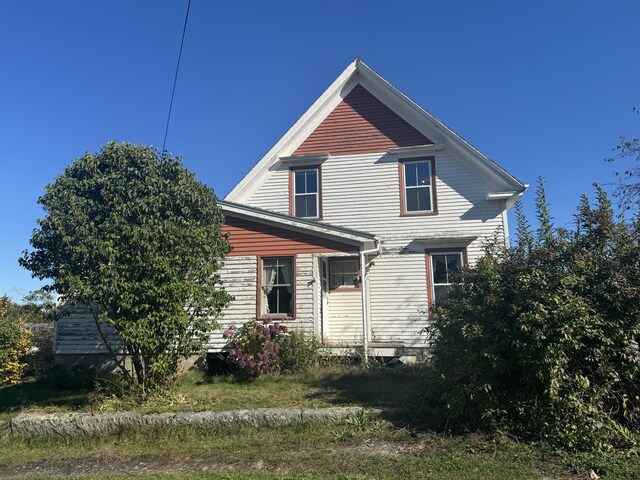 view of front of property