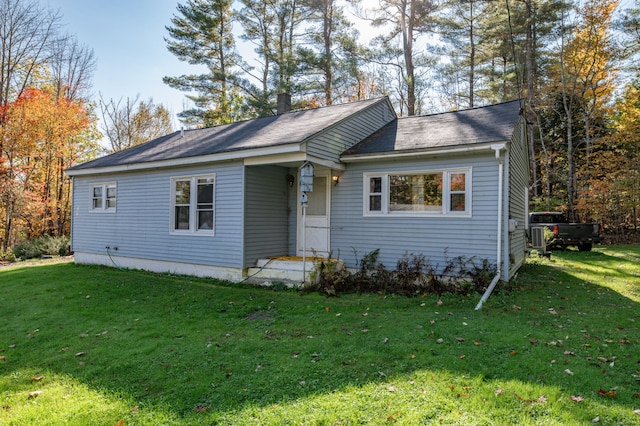 view of front of property with a front yard