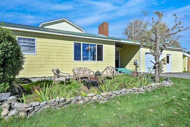 view of front of home with a front yard