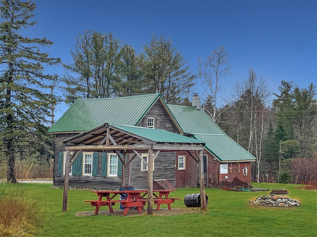 exterior space featuring a front yard