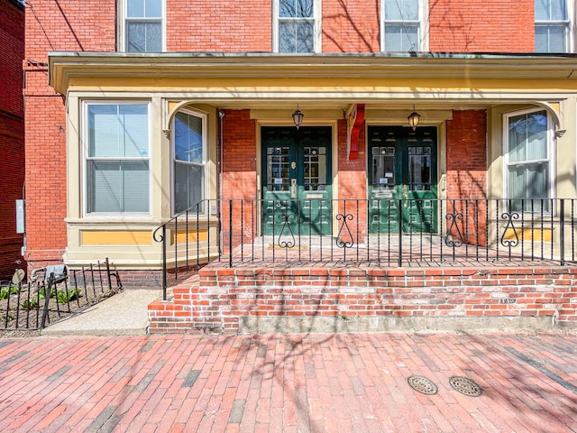 entrance to property featuring a porch