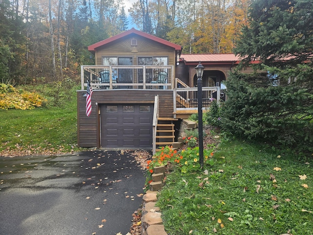 view of front of house featuring a garage