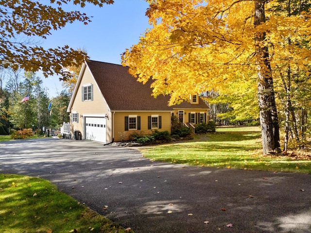 view of front facade featuring a front yard and a garage