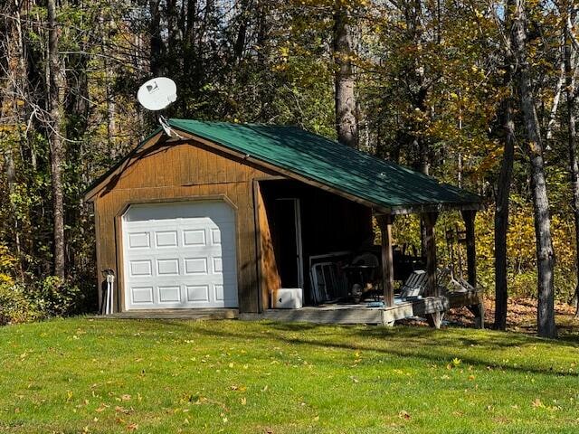 garage featuring a lawn